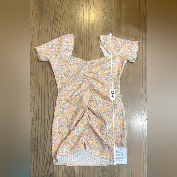 NWT Asos Textured Ruched Floral Mini Dress with Short Sleeves-Size 10 - Picture 4 of 7